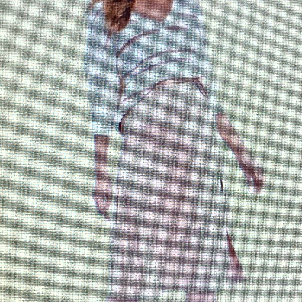 Beautiful sweater! Only worn once! GB MACYS